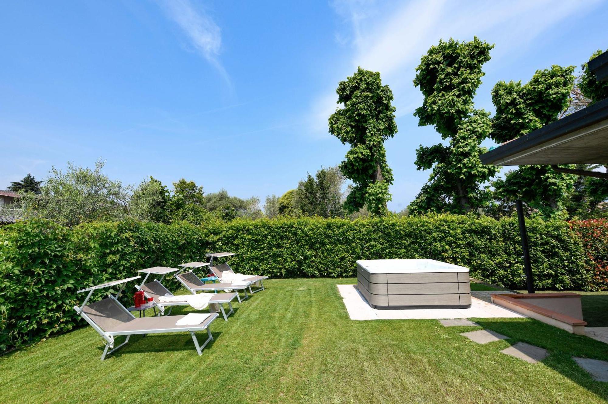 Villa Giulia Манерба дел Гарда Екстериор снимка