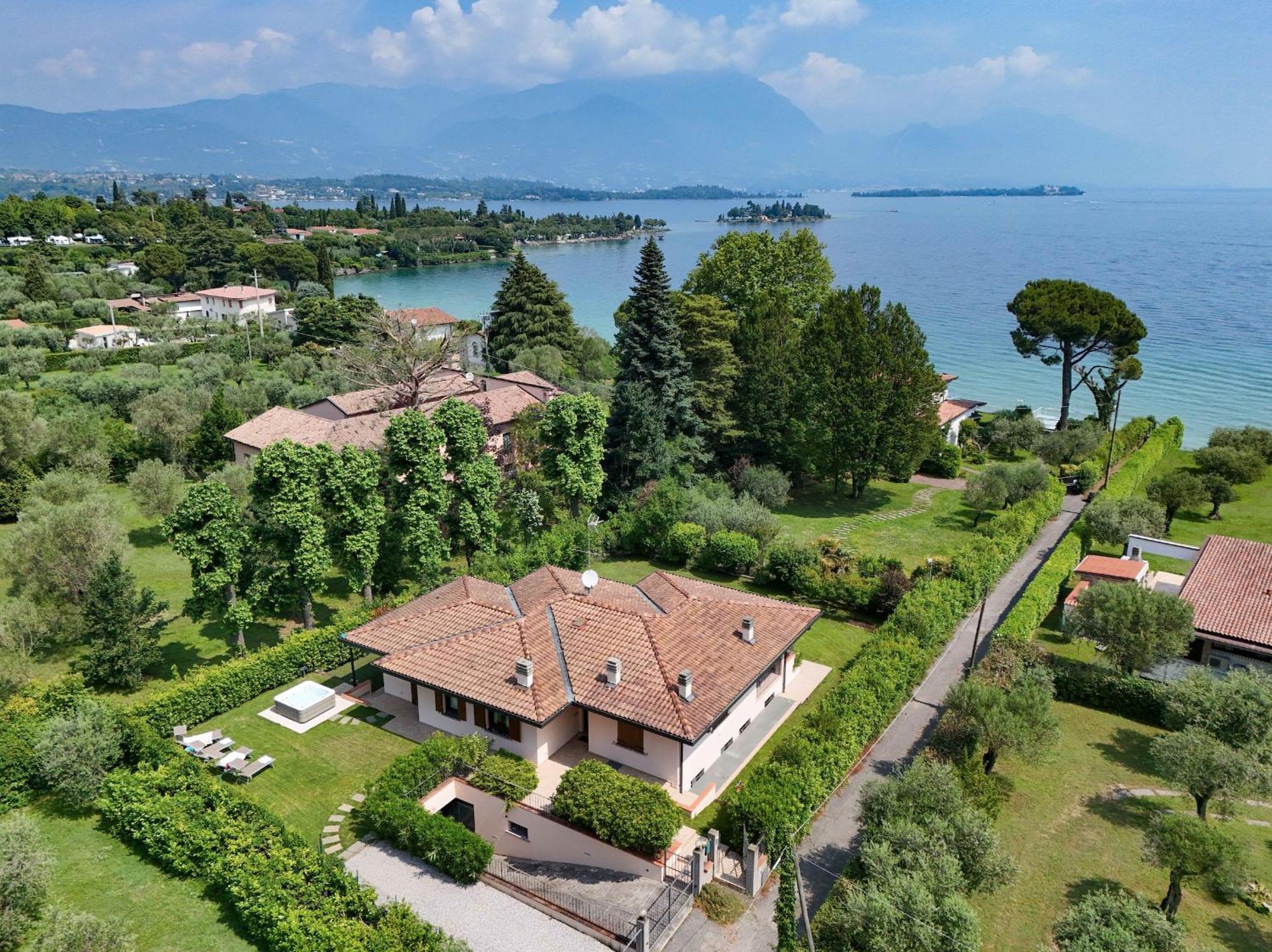 Villa Giulia Манерба дел Гарда Екстериор снимка