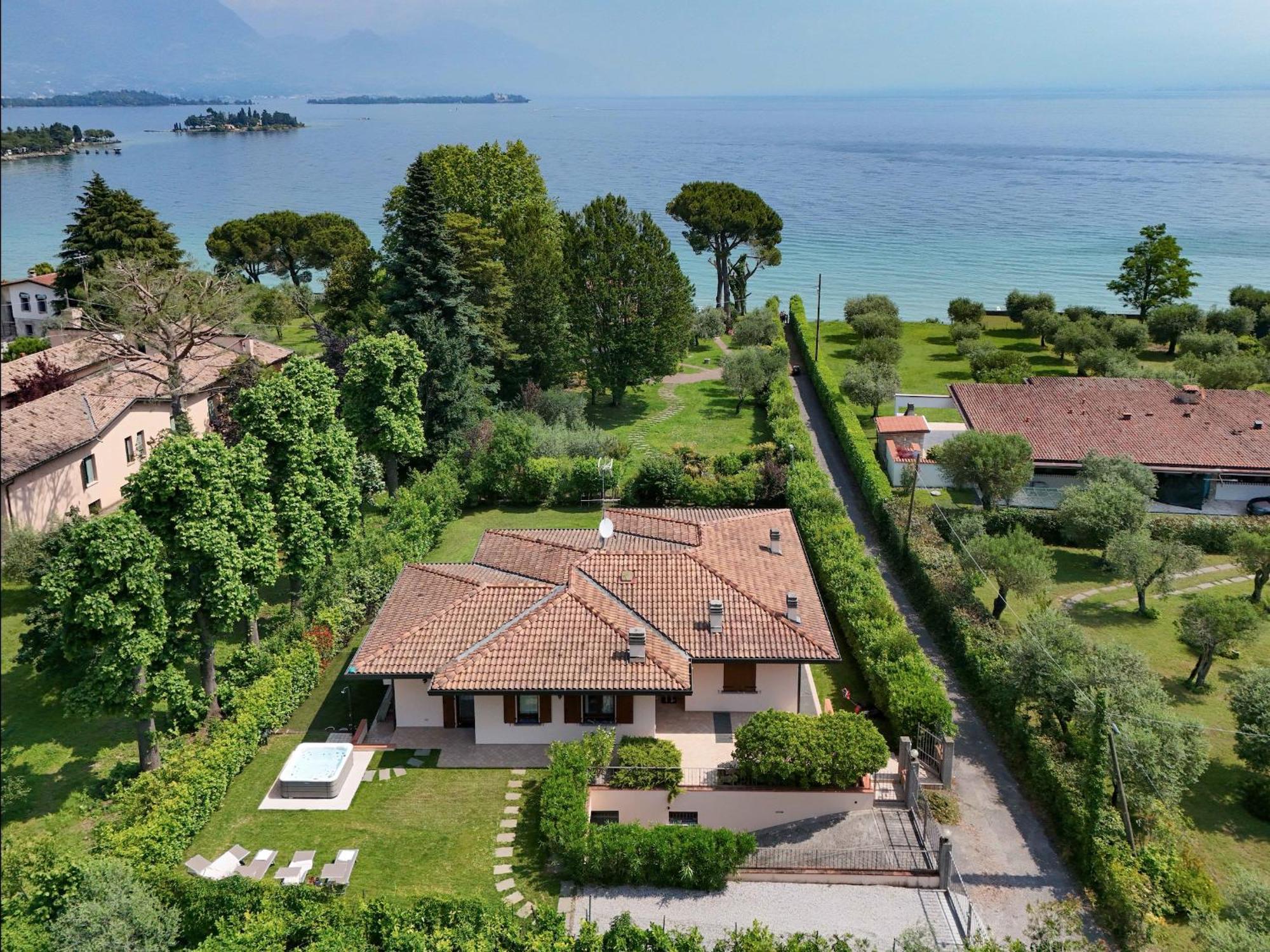 Villa Giulia Манерба дел Гарда Екстериор снимка